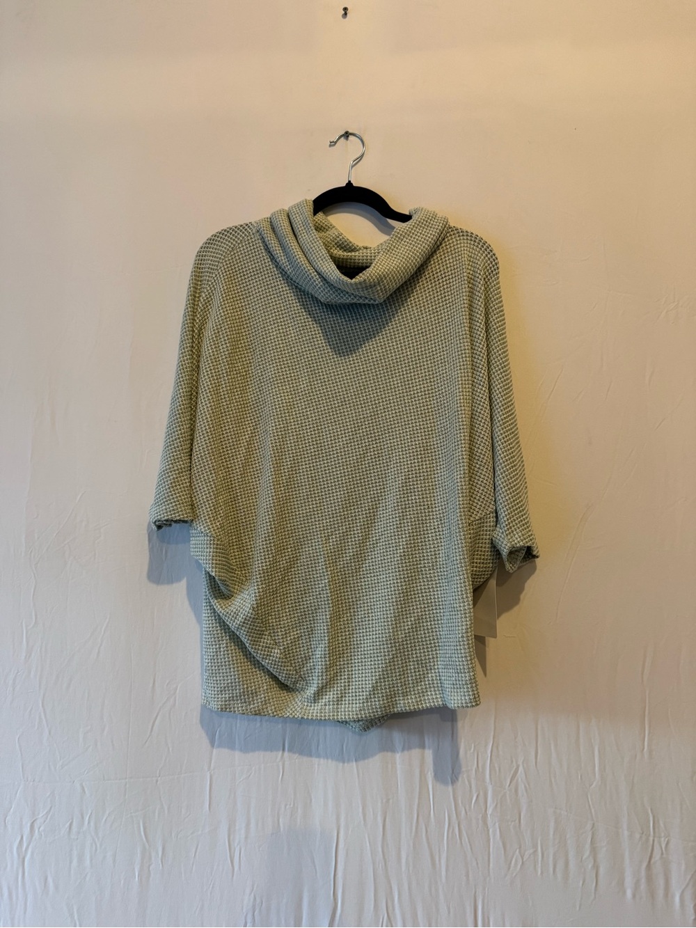 EMMA & OLIVIA Women's Cowl Neck Waffle Knit Top Size M in Green
